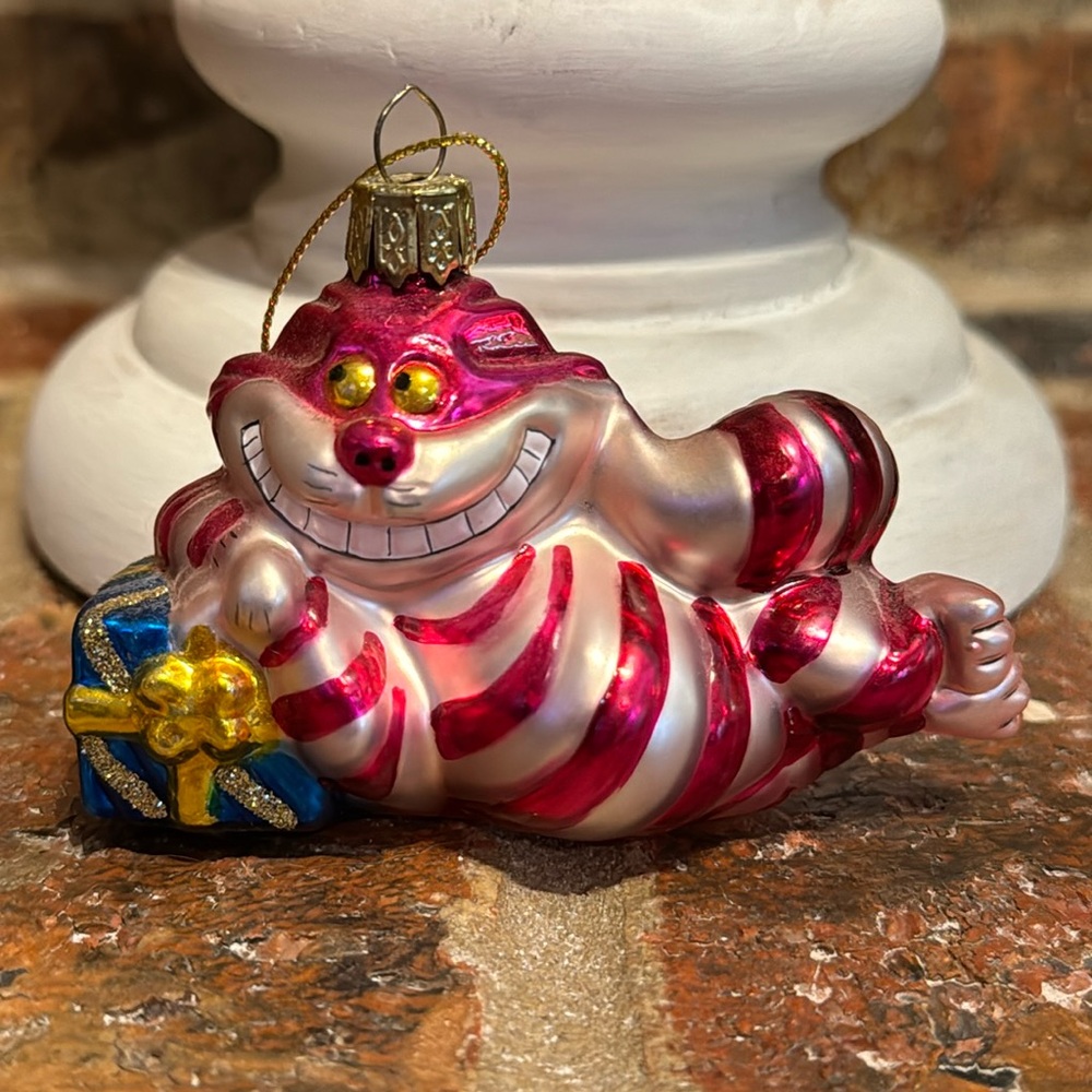 Rare Disney Alice In Wonderland Cheshire Cat Glass Ornament